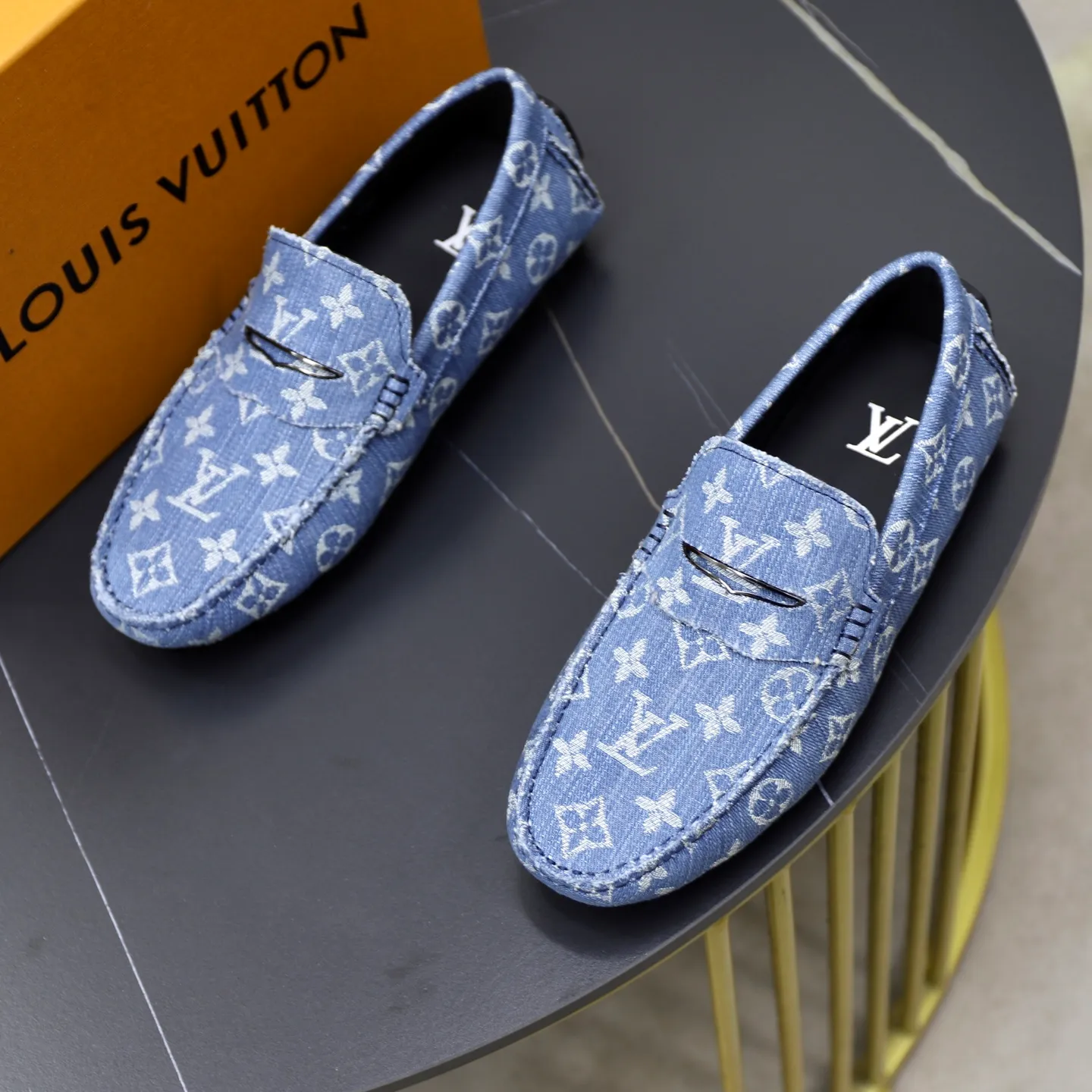 Ex-factory price: 480💰【LV】Louis Vuitton ⚠️High-end men’s driving and pedal series ⚠️38-44 (customized for 45) ⚠️All original cowhide leather! Thick and soft! Made entirely of calfskin lining! Rubber sheet anti-slip beanie sole! Three-dimensional package technology! Fashionable and classic! Handicrafts! Original high quality! Feel free to compare!